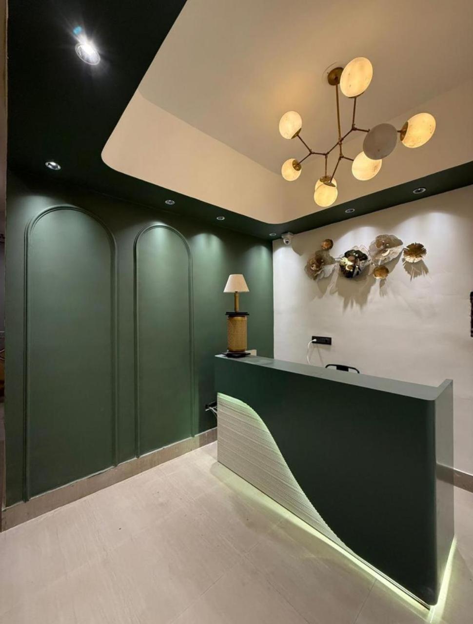 Divine Hotel Karnal Bagian luar foto