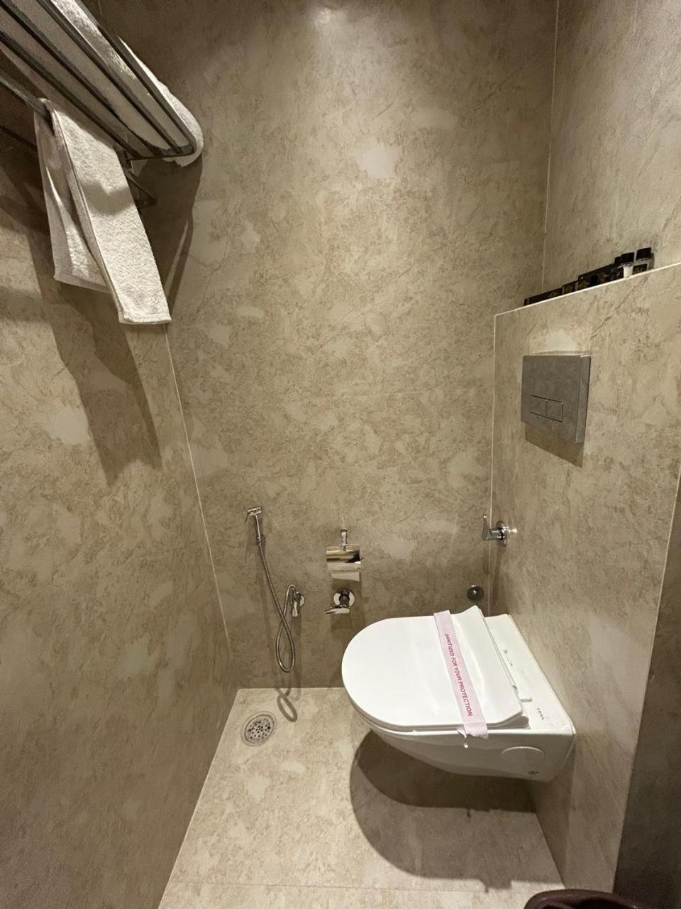 Divine Hotel Karnal Bagian luar foto