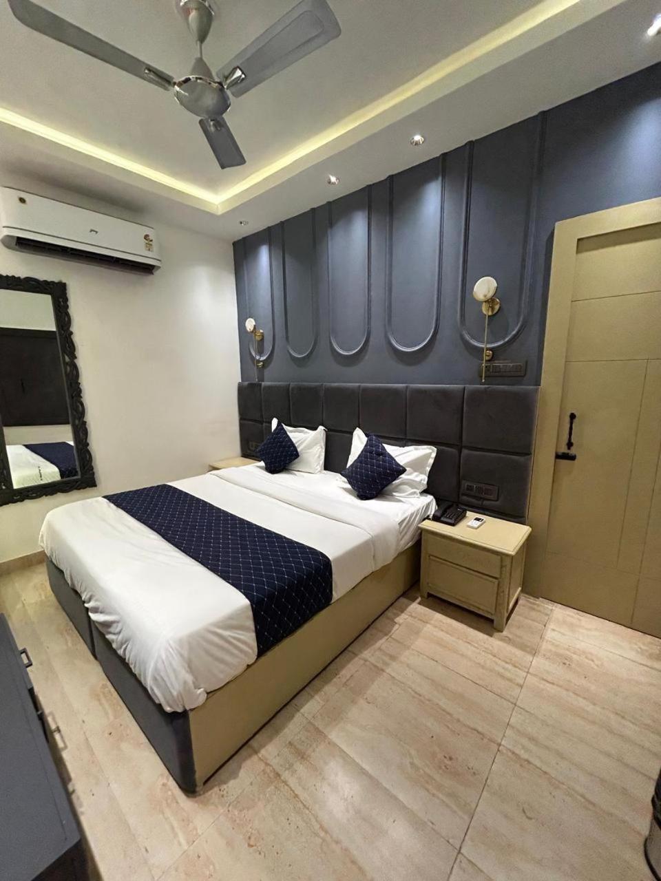 Divine Hotel Karnal Bagian luar foto