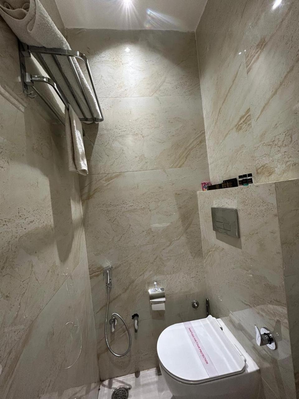 Divine Hotel Karnal Bagian luar foto
